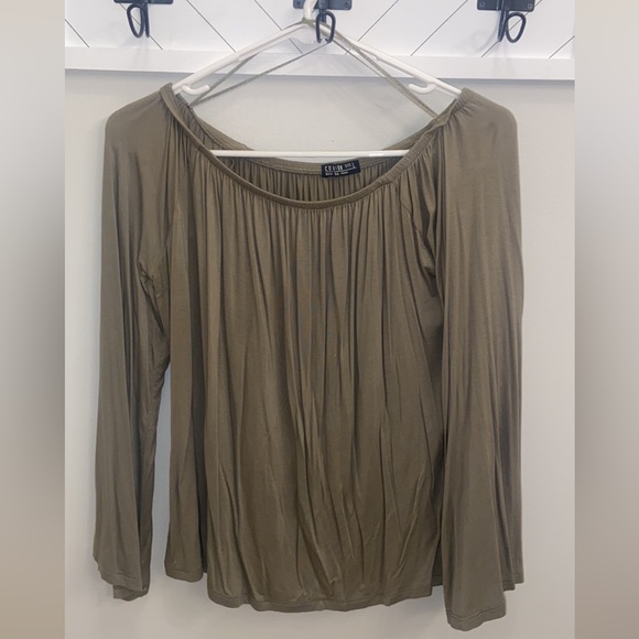 Off the Shoulder Top - Picture 1 of 2